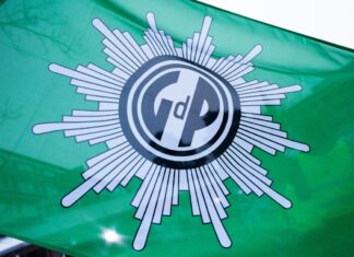 Der Landesbezirk NRW hat nach eigenen Angaben mehr als 50.000 Mitglieder und ist damit der stärkste innerhalb der Polizeigewerkschaft. 