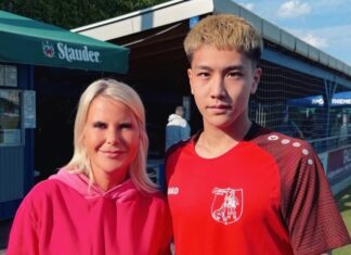 Die Zweite Vorsitzende Michaela Massenberg und Innenverteidiger Takamasa Kaneko. Foto: 1. FC Wülfrath