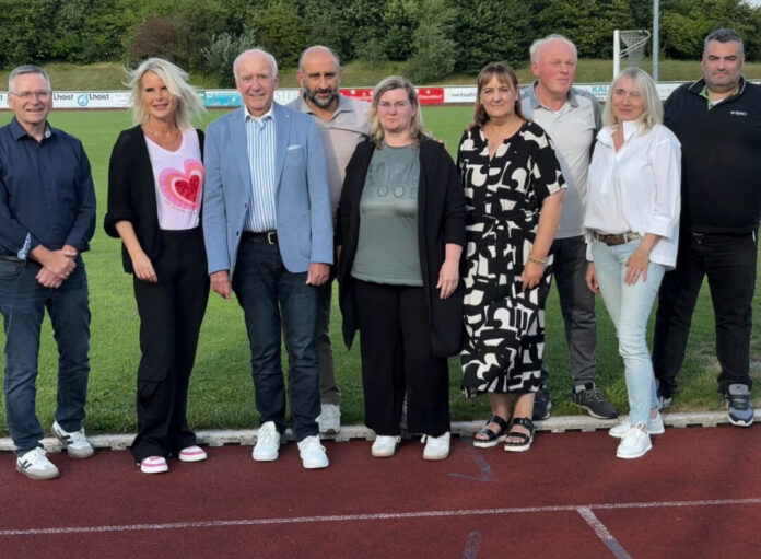 Die Aktiven des Vorstandes: Dirk Effey (Finanzen Jugend); Michaela Massenberg (2. Vorsitzende); Michael Massenberg (1. Vorsitzender); Hakan Capar (2. Geschäftsführer); Anja Metzger (Beisitzerin) Elke Tesic (1. Geschäftsführerin); Branko Tesic (Jugendleiter); Jadwiga Walus (Beisitzerin) und Marcel Weuster (stellv. Jugendleiter). Foto: FCW