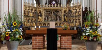 Im Schweriner Dom wurde während eines Trauergottesdienstes des verstorbenen Künstlers Günther Uecker gedacht.   