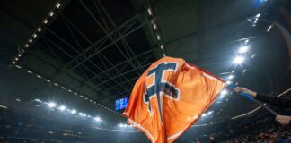 Die Farben von Schachtar in der Arena auf Schalke: Donezk hat seine vier Champions-League-Heimspiele der vergangenen Saison in Gelsenkirchen ausgetragen. 