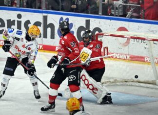 Dominik Uher (l) spielt bald im roten Trikot der Kölner Haie. 