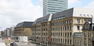 Ein buntes Programm von der Kinderpressekonferenz bis zur Ministerien-Rallye erwartet die Besucher am Tag der offenen Tür der NRW-Landesregierung (Foto-Archiv).