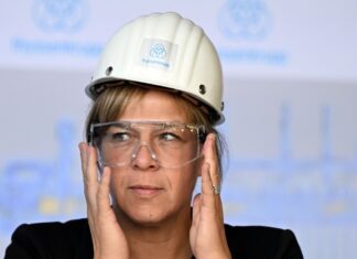 Landeswirtschaftsministerin Mona Neubaur (Grüne) befürchtet durch US-Zölle eine Belastung der NRW-Wirtschaft in Milliardenhöhe. (Archivbild) 