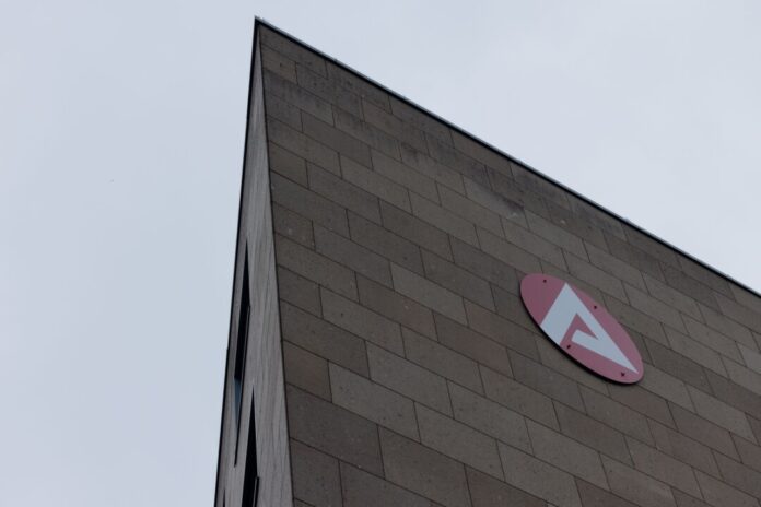Die Agentur für Arbeit hilft bei der Suche nach einem Job. (Archivbild)