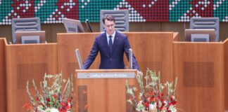NRW-Ministerpräsident Hendrik Wüst (CDU) sieht die Demokratie auch durch Russlands Angriff auf die Ukraine bedroht.