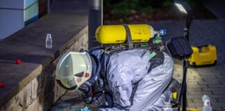 Auf einer Mauer hat die Feuerwehr in Nümbrecht giftiges Quecksilber gefunden.