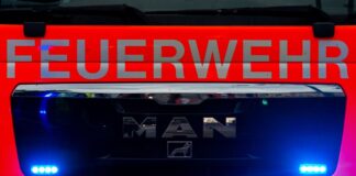 Die Feuerwehr barg den Leichnam. (Symbolbild)
