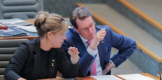 NRW-Ministerpräsident Hendrik Wüst (CDU) und seine Stellvertreterin Mona Neubaur (Grüne) haben kürzlich mit den wichtigsten Unternehmenschefs des Landes für die NRW-Wirtschaftsinteressen geworben (Foto-Archiv).