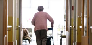 Heimplätze werden für Pflegebedürftige immer teurer. (Archivbild)