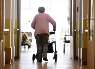 Heimplätze werden für Pflegebedürftige immer teurer. (Archivbild)
