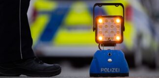 Bei der Verfolgungsfahrt ist der Mann teils durch die Fußgängerzone sowie über Gehwege und Grünstreifen gefahren. (Symbolbild)