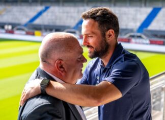  Präsident Thomas Sagel (l) und Trainer Ralf Kettemann (r) arbeiten künftig mit dem neuen Sportchef Sebastian Lange zusammen. 