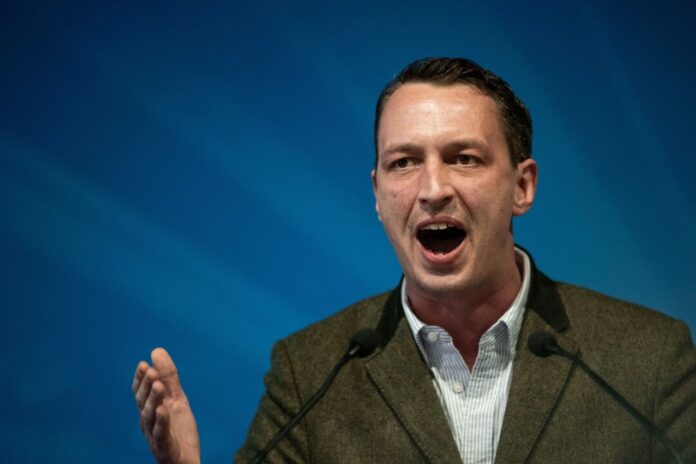 Der nordrhein-westfälische AfD-Landesverband will den umstrittenen Bundestagsabgeordneten Matthias Helferich loswerden (Archivbild)