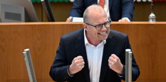 NRW-SPD-Oppositionsführer Jochen Ott hält eine Neuverhandlung der Ferientermine für überfällig. (Archivbild)