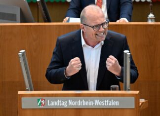 NRW-SPD-Oppositionsführer Jochen Ott hält eine Neuverhandlung der Ferientermine für überfällig. (Archivbild)