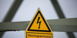 Bei einem Strom-Unfall in einem Umspannwerk ist ein Mann schwer verletzt worden. In der Folge kam es zu Stromausfällen in Aachen. (Symbolbild)