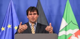 NRW-Finanzminister Marcus Optendrenk (CDU) legt den Haushaltsentwurf für 2026 vor. (Archivbild)