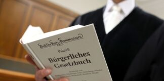 Richter und Richterinnen in NRW sollen ihren Ruhestand künftig nach hinten verschieben können. (Symbolbild)