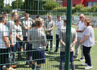 Kerstin Griese zu Gast auf dem Fußballplatz. Foto: Büro Griese