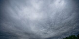 Vielerorts in Nordrhein-Westfalen bleibt der Himmel bedeckt.