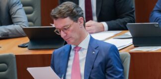 NRW-Ministerpräsident Hendrik Wüst (CDU) hat sich bei Amtsantritt das Eintreten für Rechte von Kindern auf die Fahne geschrieben.