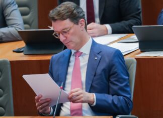 NRW-Ministerpräsident Hendrik Wüst (CDU) hat sich bei Amtsantritt das Eintreten für Rechte von Kindern auf die Fahne geschrieben.