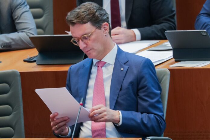 NRW-Ministerpräsident Hendrik Wüst (CDU) hat sich bei Amtsantritt das Eintreten für Rechte von Kindern auf die Fahne geschrieben.