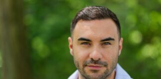 Serien-Star Lars Steinhöfel glaubt, dass die Deutschen es einfach lieben, «schlecht drauf zu sein».