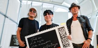 Eine der vier Scorpions-Briefmarken zeigt eine Textzeile des Songs «Wind of Change» in Klaus Meines Handschrift. 