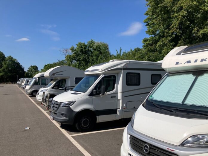 Die Zahl der zugelassenen Wohnmobile ist in NRW erneut kräftig gewachsen. 