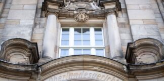 Das Oberlandesgericht in Düsseldorf muss jetzt über die Zulassung der Anklage gegen IS-Unterstützer entscheiden. (Archivbild)