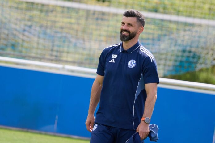 Fototermin FC Schalke 04 Ist vor dem Auftakt gegen Hertha BSC zuversichtlich: Schalke-Trainer Miron Muslic