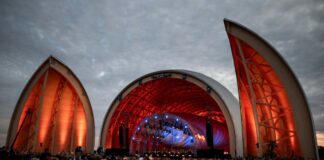 Das Sommerkonzert der nordrhein-westfälischen Landesregierung findet am Luftschiffhangar Mülheim/Essen statt. 