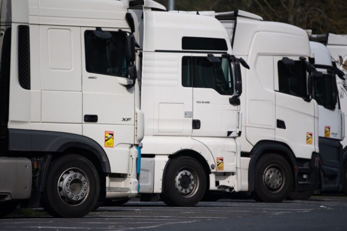 Kontrollstellen für überladene Lastwagen An der A4 bei Düren wird eine Gewichtskontrollstelle für Lkw eingerichtet. (Symbolbild)