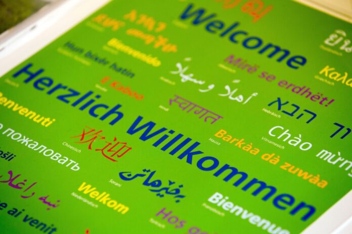 Rund 27 Prozent der Menschen mit Migrationshintergrund in NRW sprechen zu Hause ausschließlich Deutsch.