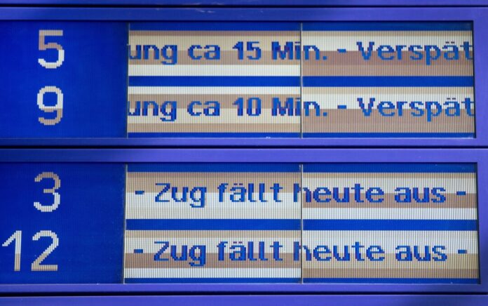 Nahverkehr in Nordrhein-Westfalen Bei 30 Linien im Regionalverkehr warnen die Eisenbahnunternehmen vor Zugausfällen und Verspätung. Grund diesmal: die Hitze. (Symbolbild)