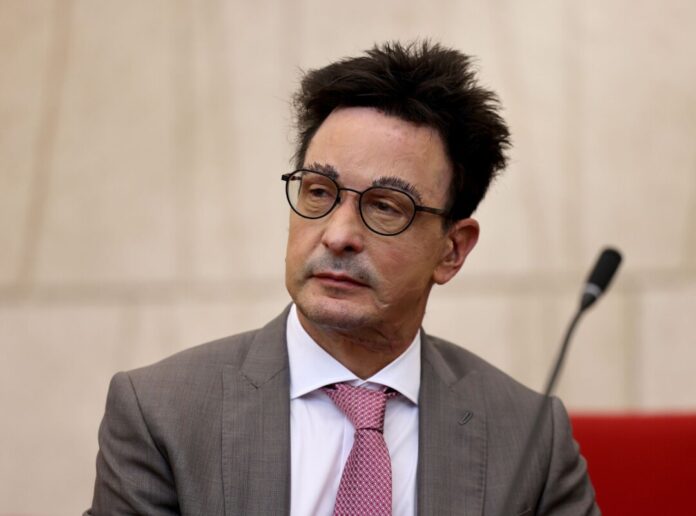 Hatte vor einer Woche 100.000 Euro Belohnung ausgesetzt: Manager Bernhard Günther (Archivfoto) 