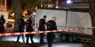 Drei Jahre nach einer blutigen Schießerei in Duisburg sind nun fünf weitere Männer angeklagt. (Archivbild)
