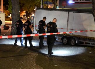 Drei Jahre nach einer blutigen Schießerei in Duisburg sind nun fünf weitere Männer angeklagt. (Archivbild)
