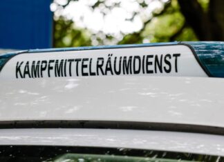 Der Kampfmittelräumdienst der Bezirksregierung Arnsberg entschärft am späten Mittwochnachmittag in Dortmund eine Bombe. (Symbolbild)