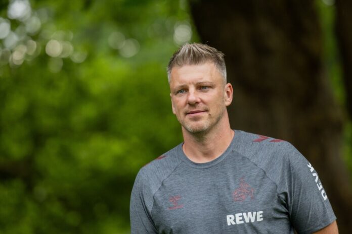 Nach dem 2:2 im Testspiel gegen Fortuna Köln unzufrieden: FC-Trainer Lukas Kwasniok.
