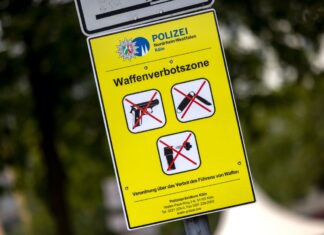 Nach guten Erfahrungen mit Waffenverbotszonen soll es in NRW nun vier weitere solcher Bereiche geben. (Archivbild)