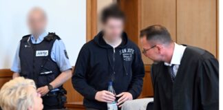 Im ersten Prozess hatte der Angeklagte berichtet, er habe Stimmen in seinem Kopf vernommen. (Archivbild)