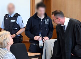 Im ersten Prozess hatte der Angeklagte berichtet, er habe Stimmen in seinem Kopf vernommen. (Archivbild)