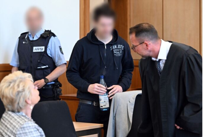 Im ersten Prozess hatte der Angeklagte berichtet, er habe Stimmen in seinem Kopf vernommen. (Archivbild)