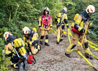 Die Einsatzkräfte der Wülfrather Feuerwehr bei der Übung.- Foto: FW Wülfrath