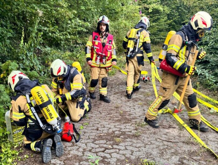 Die Einsatzkräfte der Wülfrather Feuerwehr bei der Übung.- Foto: FW Wülfrath