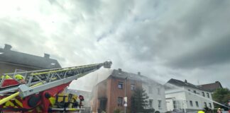 Der Dachstuhl-Brand in Velbert-Mitte. Foto: Feuerwehr Velbert