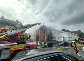 Der Dachstuhl-Brand in Velbert-Mitte. Foto: Feuerwehr Velbert